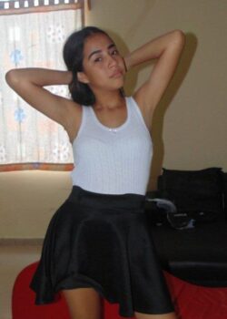 Rica Colegiala Nalgona + Full Pack