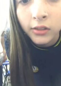 Ricas estudiantes se desnudan en el aula y más