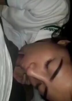 Colegiala tragona le encanta la pija gruesa